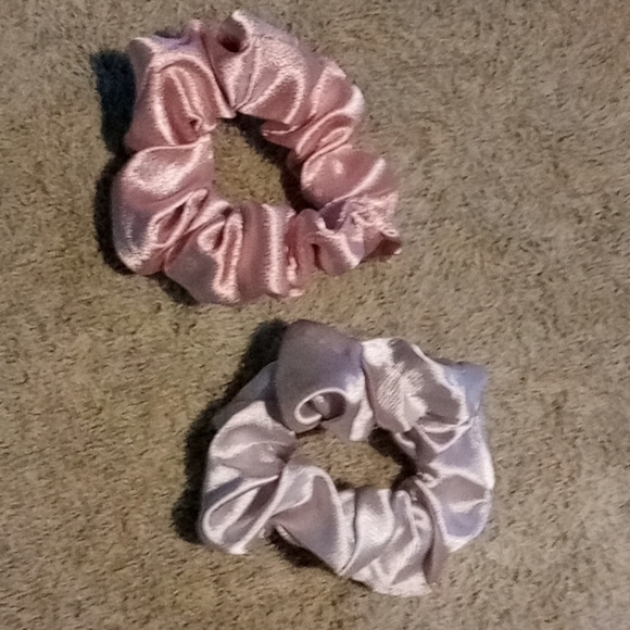 I am selling scrunchies! - Picture 4 of 9